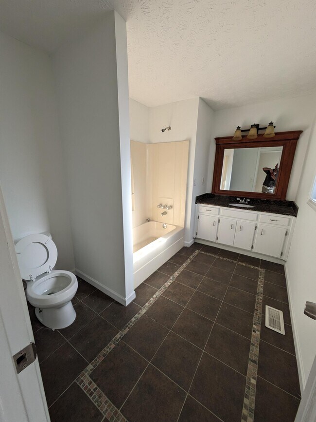 Building Photo - 810 Allatoona Crest