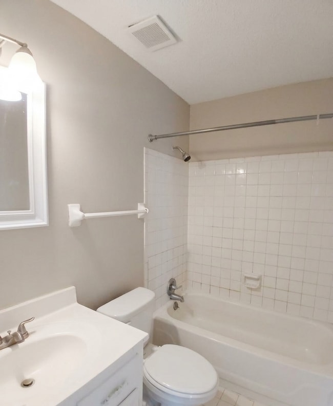 Building Photo - Move-in Ready! Charming 3 Bdrm - 2 Bath | Freshly Painted & Updated