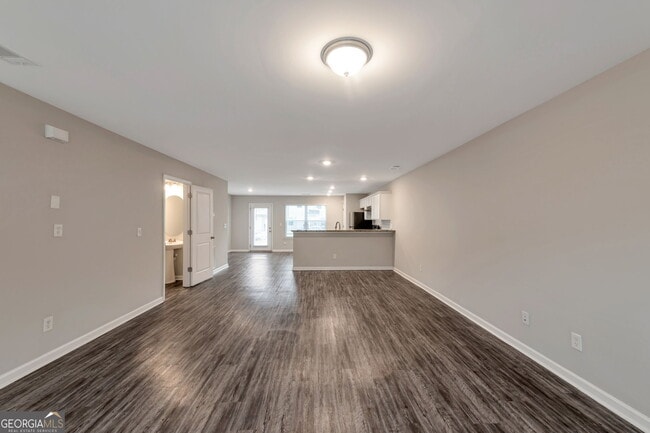 Building Photo - 320 Ashigan St