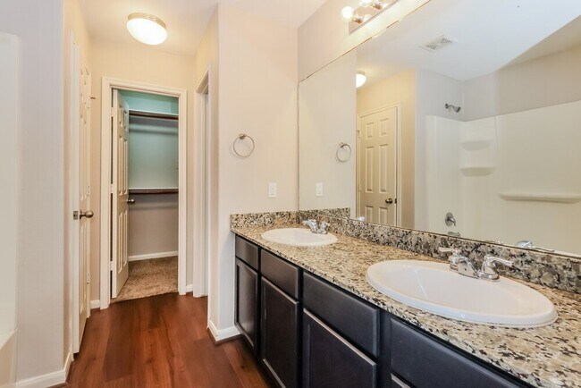 Building Photo - 2802 Mesquite Ridge Dr