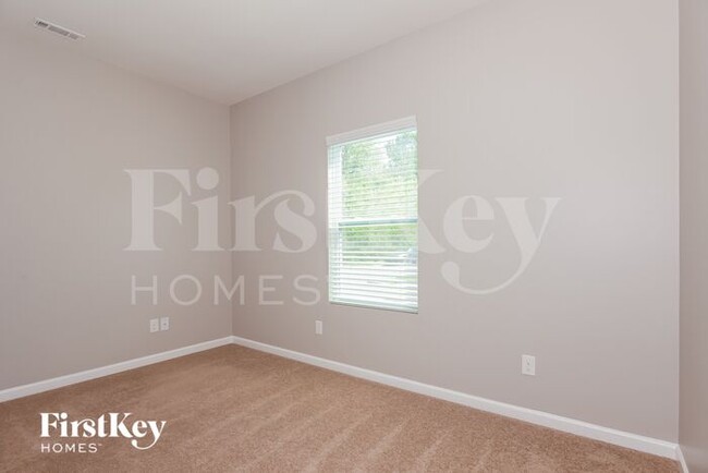 Building Photo - 8120 Dumphries Dr
