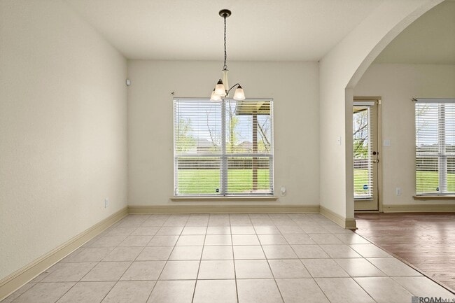 Building Photo - 5176 Wildwood Dr