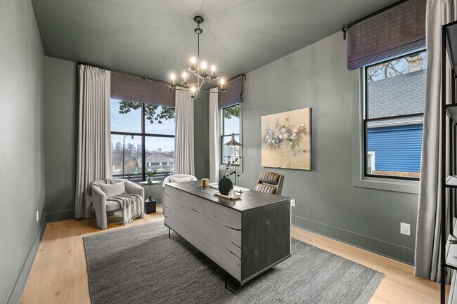 Building Photo - 601 S 9th St