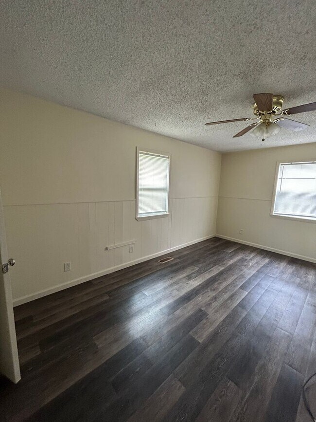 Building Photo - 1551 AR-247