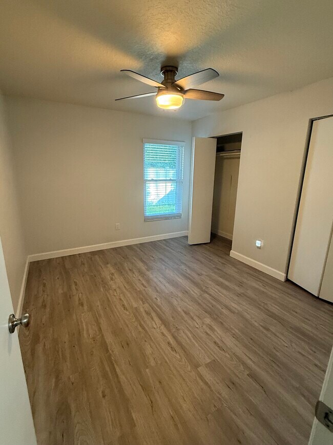 Building Photo - 11827 Hickorynut Dr