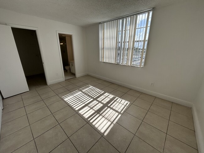 Building Photo - 488 NW 165th St