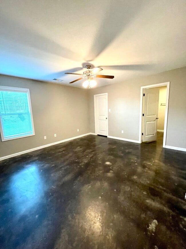 Building Photo - 3 Bedroom / 2 Bath In Pocahontas