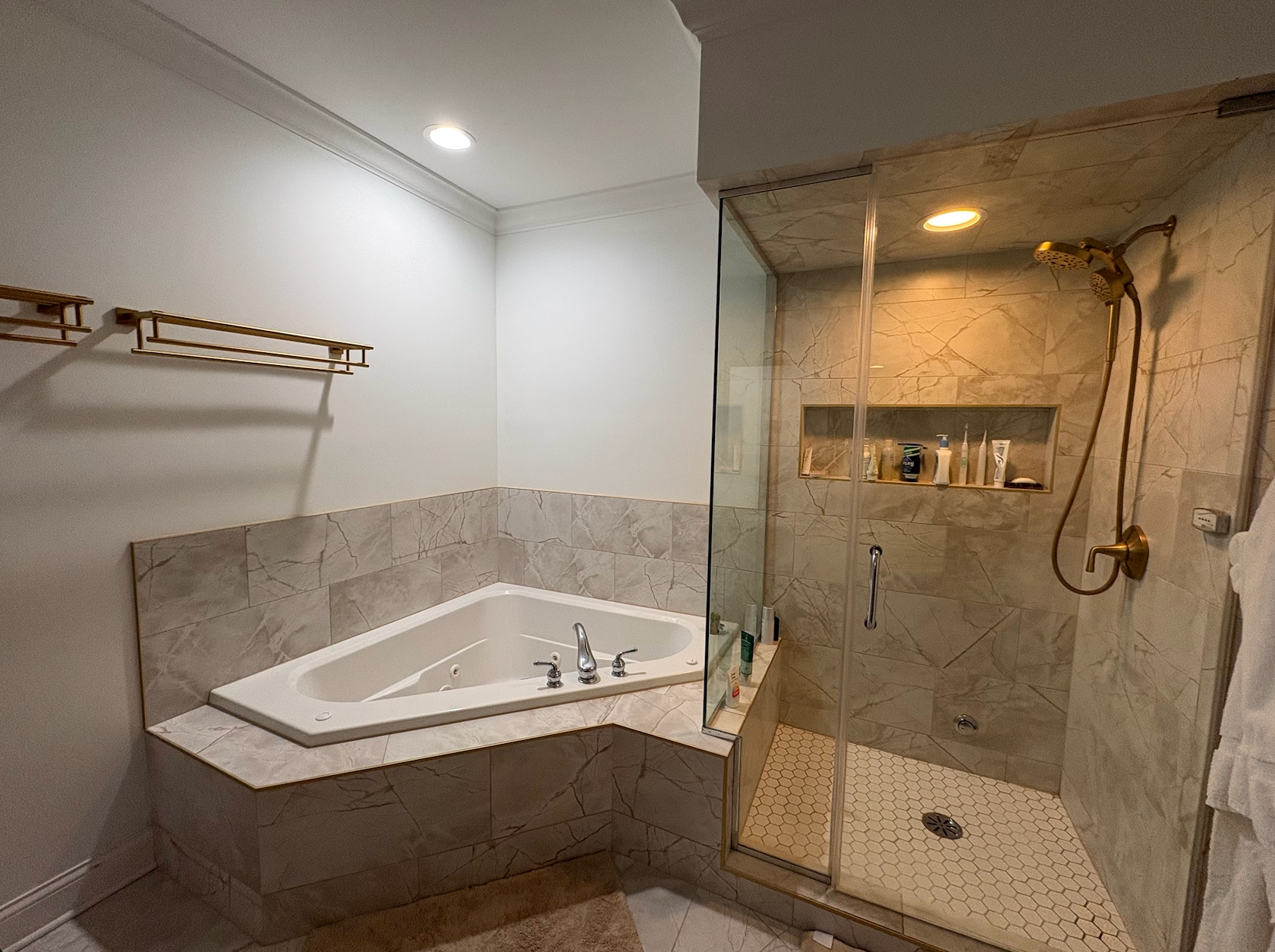 Building Photo - 453 N May St