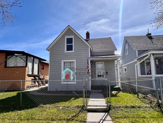 Building Photo - 612 1st Ave SW