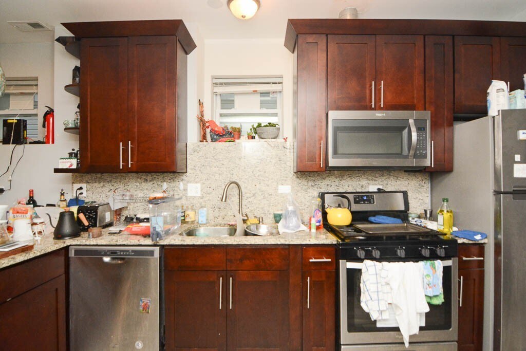 Building Photo - 3751 W Diversey Ave