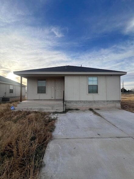 Building Photo - 2632 Hickory Ave