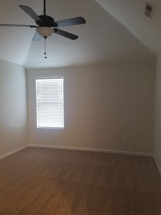 Building Photo - Large 4 Bedroom Home in Towne Pointe! Showings Coming Soon!!!
