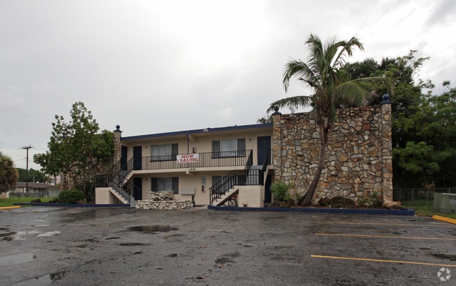 Primary Photo - Lillie Steet Apartments