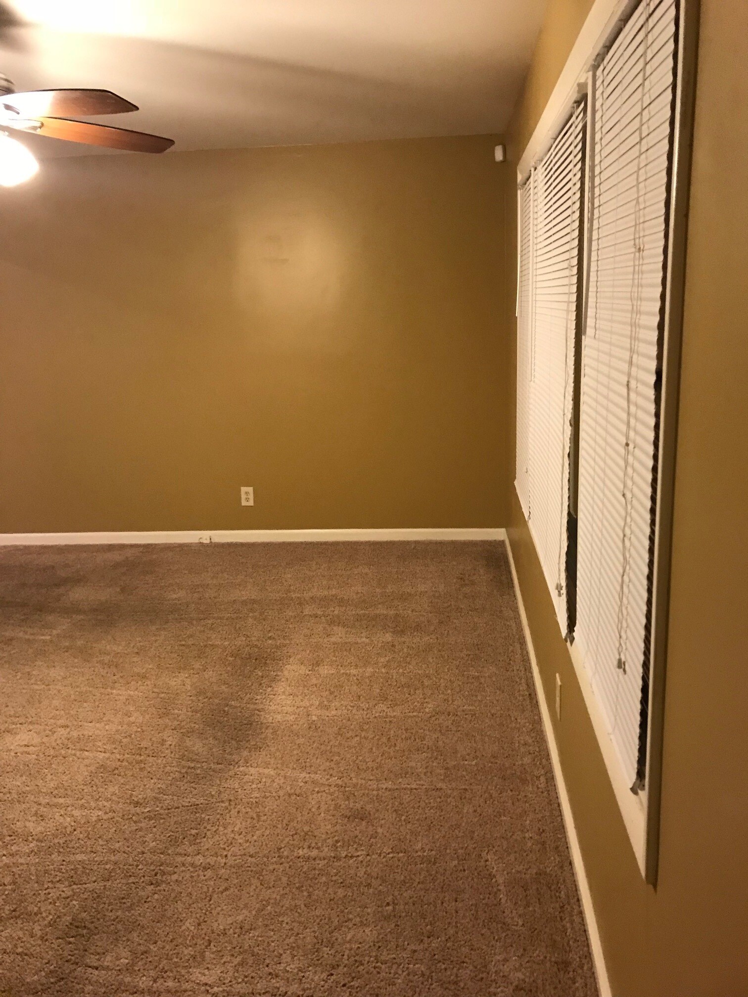 Living room - 9014 Main St