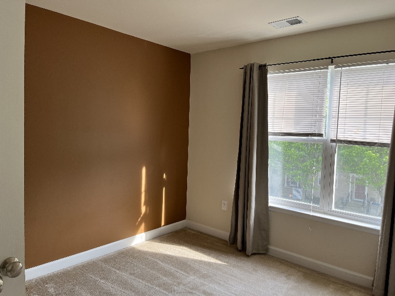 Building Photo - 378 English Oak Ln