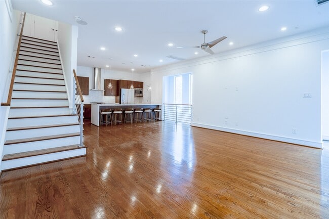 Building Photo - 5321 Lillian St