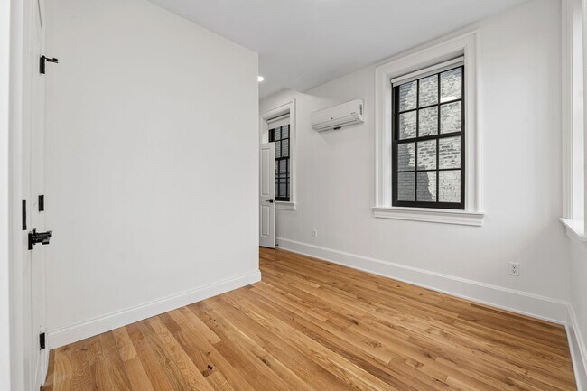Building Photo - 1121 Dayton St