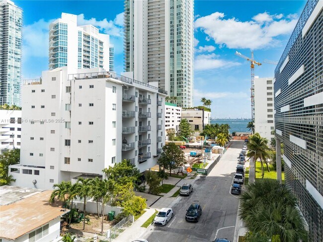 Building Photo - 481 NE 29th St