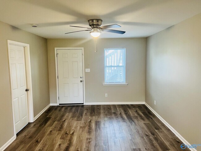 Building Photo - 1807 Graymont Ln SW