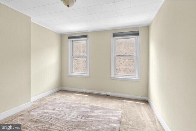 Building Photo - 2033 E Letterly St