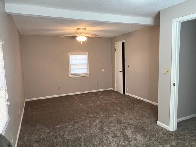 Building Photo - 3404 NW Rochester Road