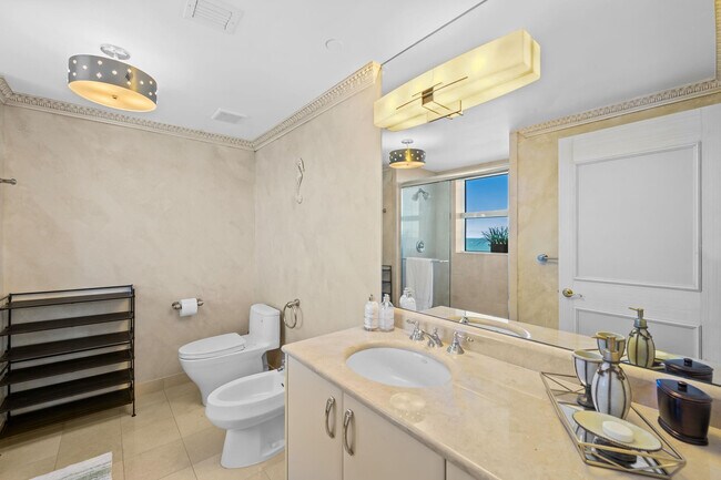 Building Photo - 2110 N Ocean Blvd