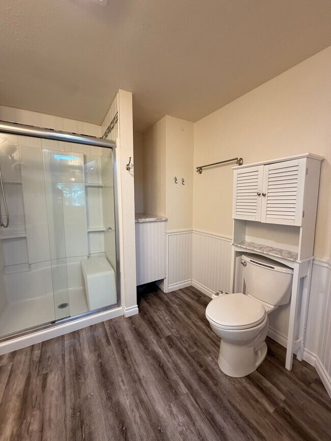 Building Photo - 4-Bedroom 4-Bathroom home with attached Studio apartment