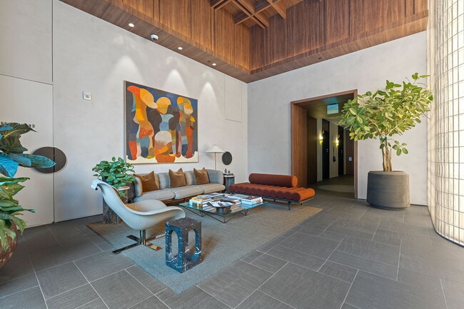 Building Photo - 610 Davis St