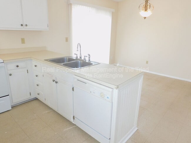 Building Photo - 905 Tipperary Dr