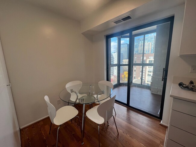 Building Photo - 1600 N Oak St