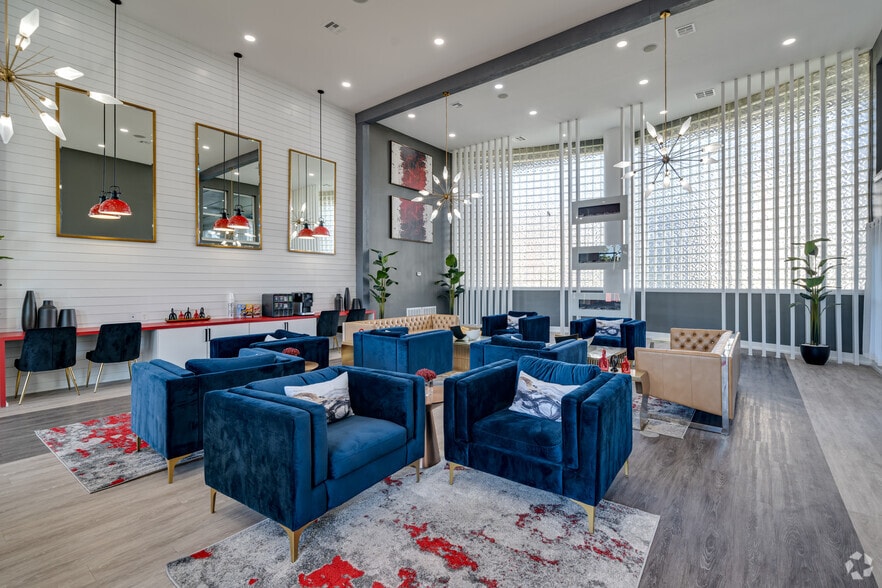 Primary Photo - Estates at Avenstar