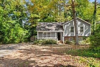 Building Photo - 305 Golf Course Dr