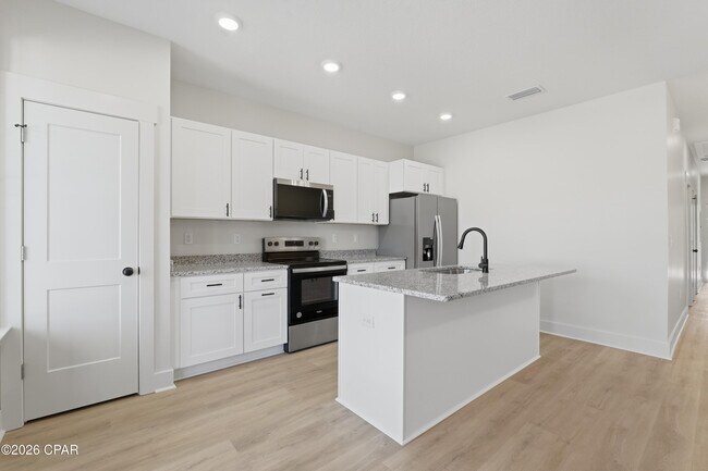 Building Photo - 2316 E 19th Pl