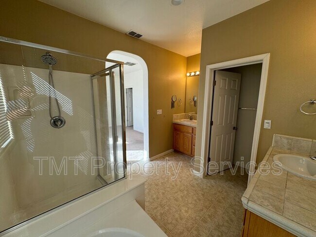 Building Photo - 3066 Staysail St