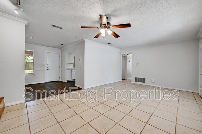 Building Photo - 1612 Broadmoor Dr