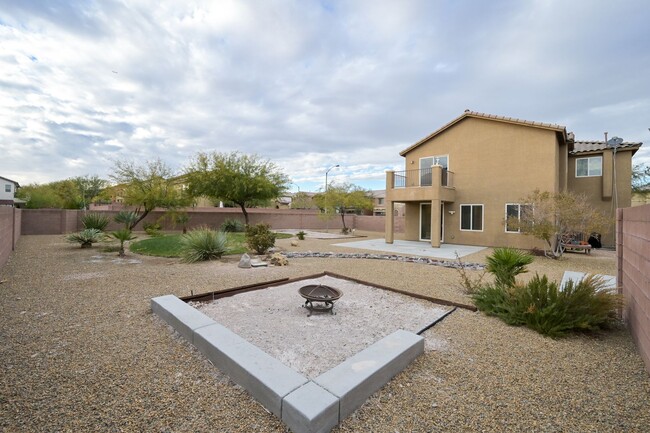 Building Photo - Mountains Edge!! Gated!! Bed & Full Bath D...