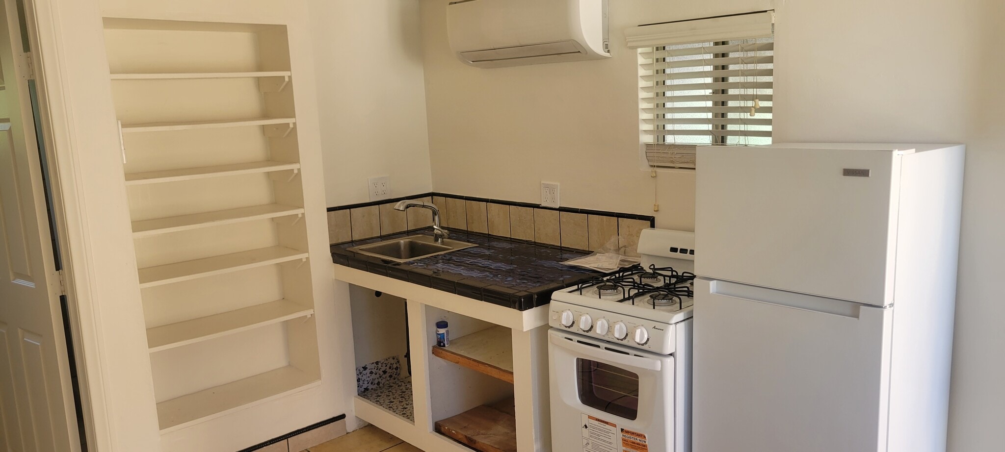 Building Photo - 1430 Peach Ave