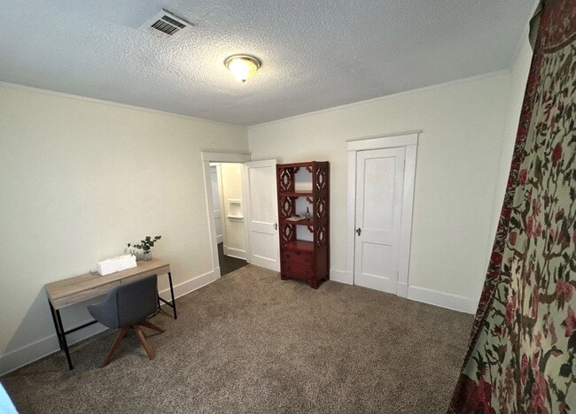 Building Photo - Beautiful 4 Bedroom Home Available