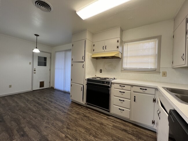 Building Photo - 3106 Aberdeen Ave