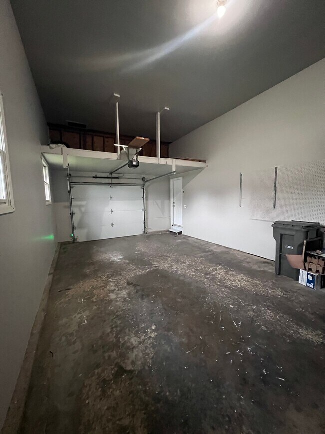 Building Photo - 1637 Sheffield Dr
