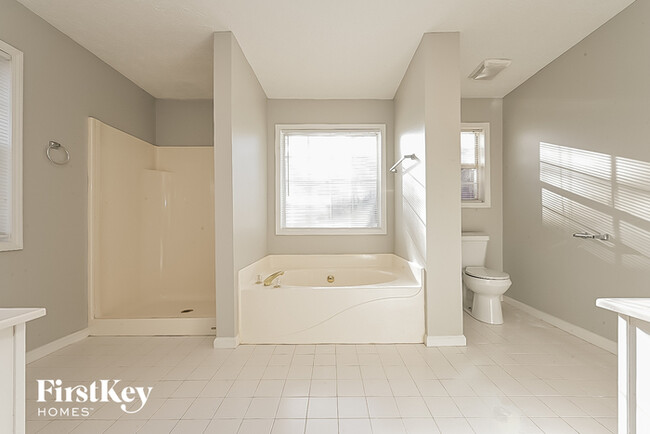 Building Photo - 617 Creekstone Ct