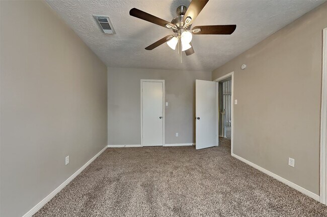 Building Photo - 11942 Hillbrook Dr