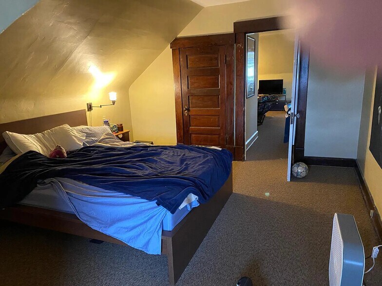 Bedroom - 219 W 1st Ave
