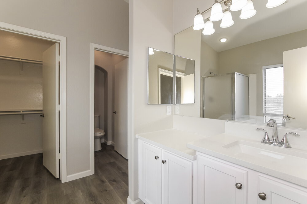 Building Photo - 16801 W Statler St