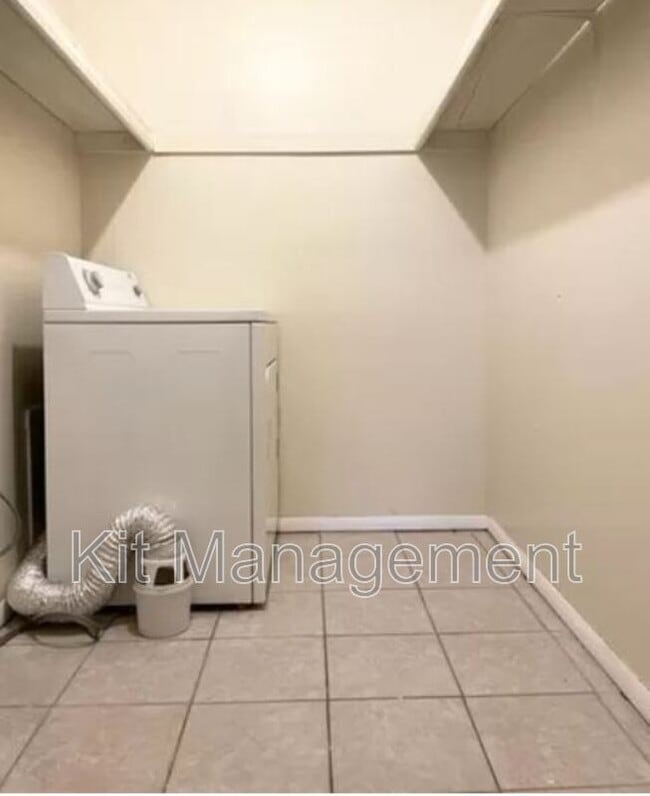 Building Photo - 6201 Garden Rd