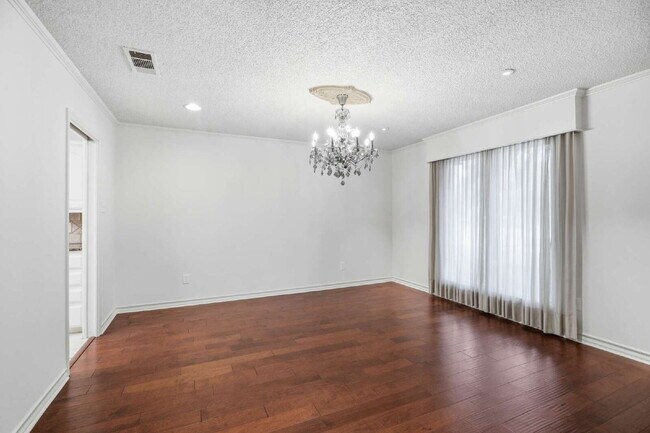 Building Photo - Top-Tier Luxury Living at 98th & Quaker | Kings Gate