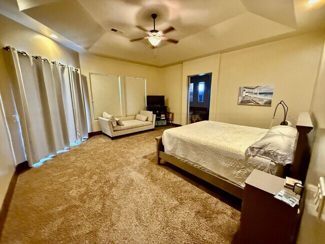Building Photo - Beautiful Five-Bedroom Home in Tonaquint V...