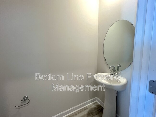 Building Photo - 1816 Braemar Vlg Dr