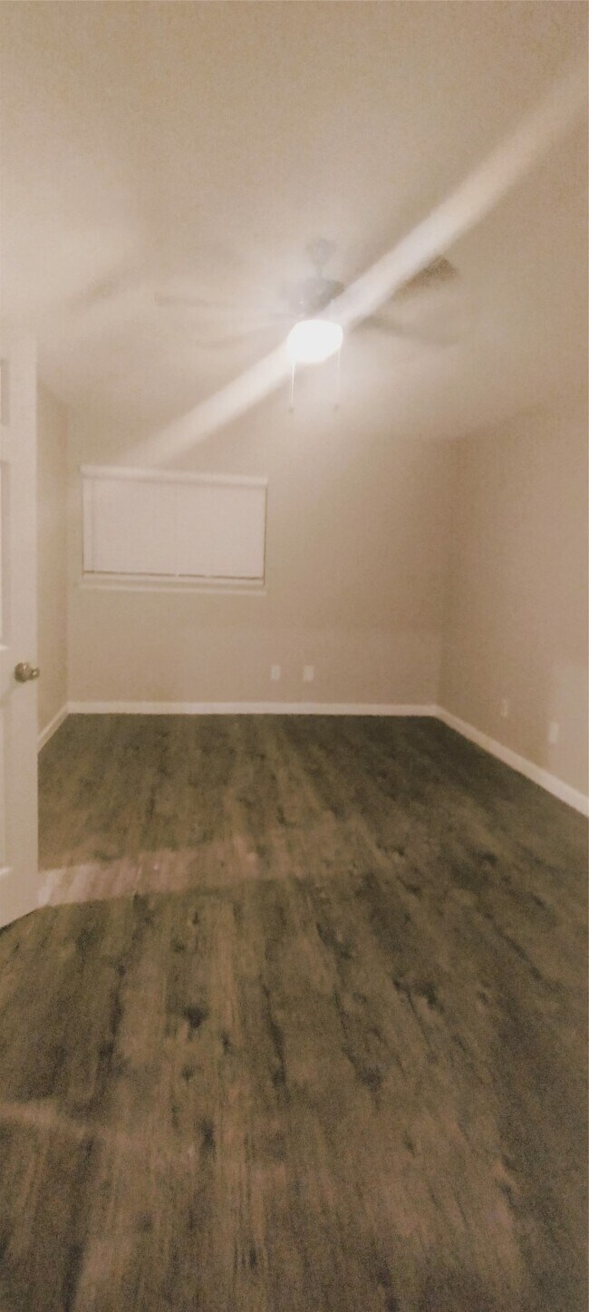Building Photo - 6207 Woodvale Dr