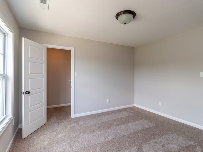 Building Photo - 628 Drakewood Rd